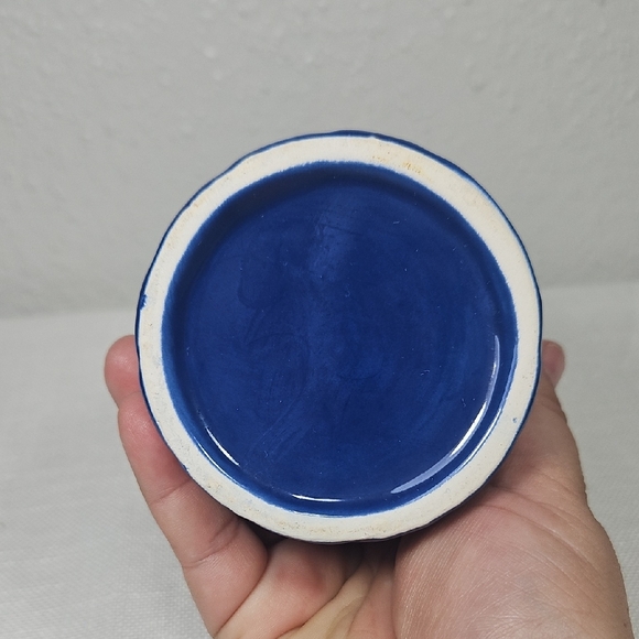 Elegant Blue Chevron Textured Ceramic Vase - Picture 5 of 6